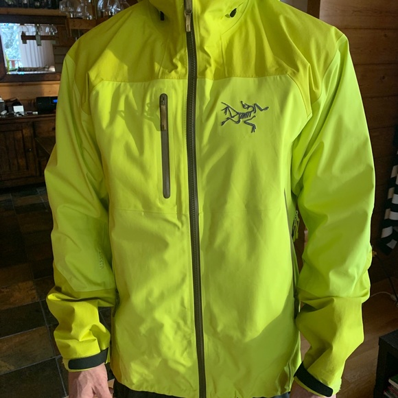 Men’s Arcteryx Jacket size Medium - Picture 1 of 3